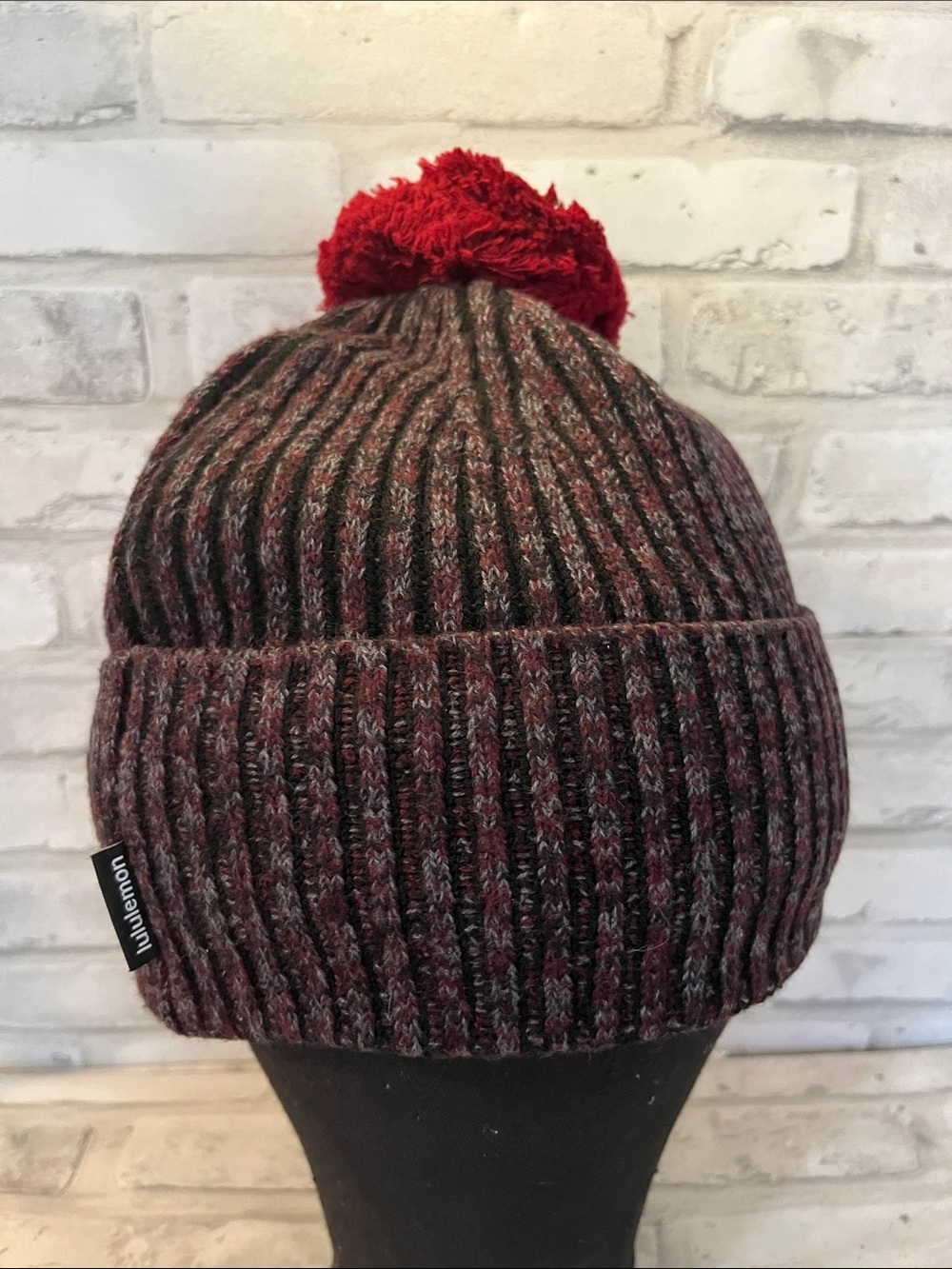 Lululemon Ribbed Pom winter beanie  in Burgundy and Black one size cotton blend